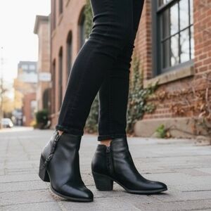 ​✨ FRYE Judith Zip Leather Booties in Black Size 8.5 ✨